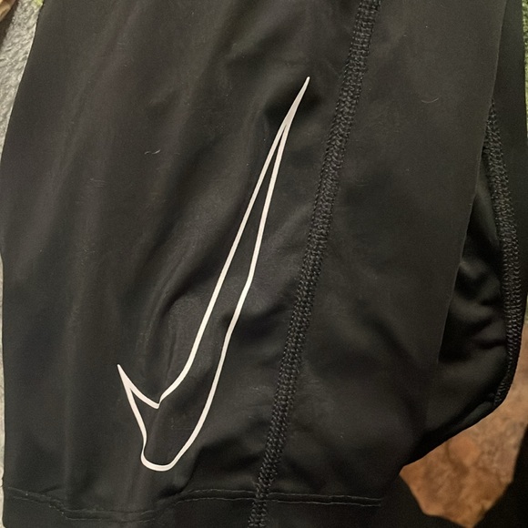 Nikée shorts - Picture 3 of 3